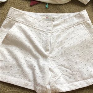 Vineyard Vines white shorts